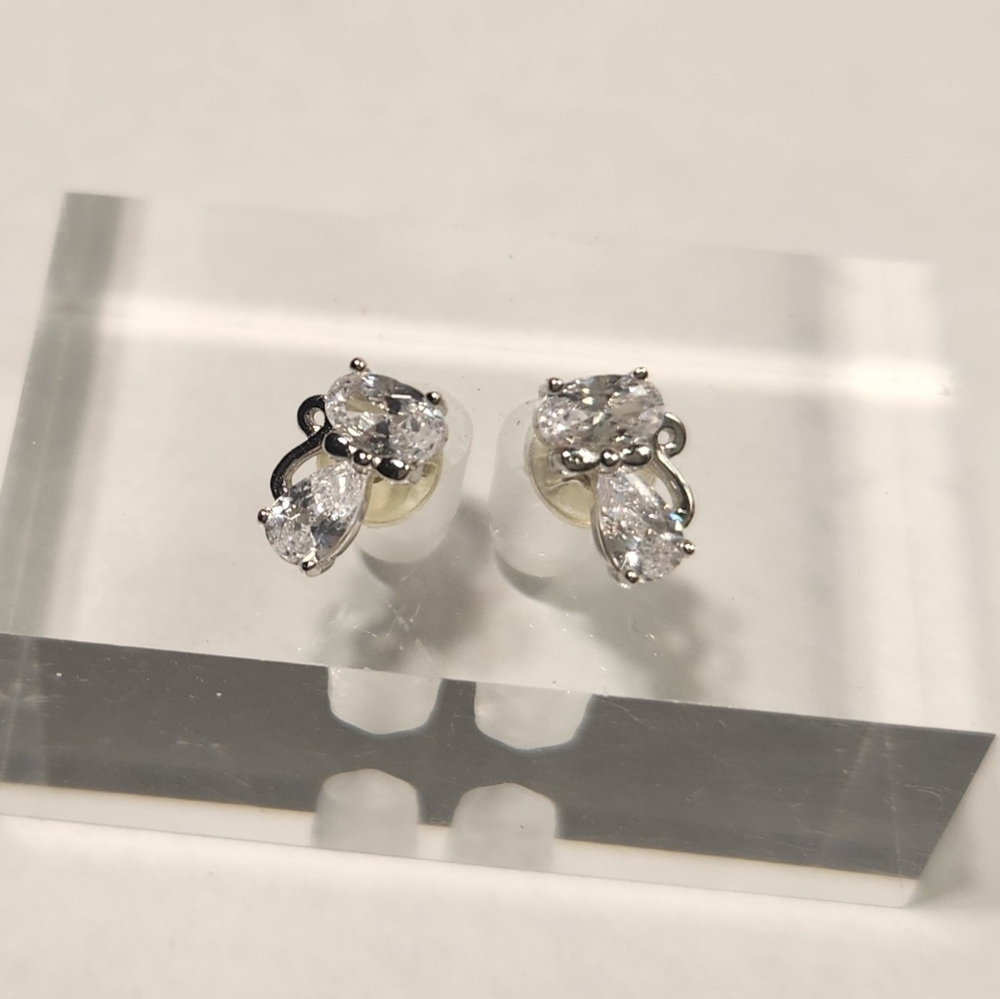 S925 Sterling Silver Studded Cat Earrings.